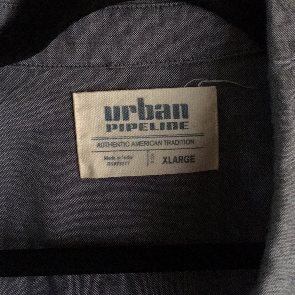 Button down - Picture 2 of 3